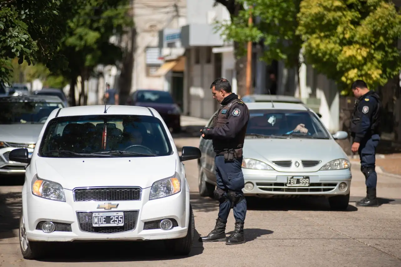 Seis nuevos detenidos por violar el aislamiento en la ciudad