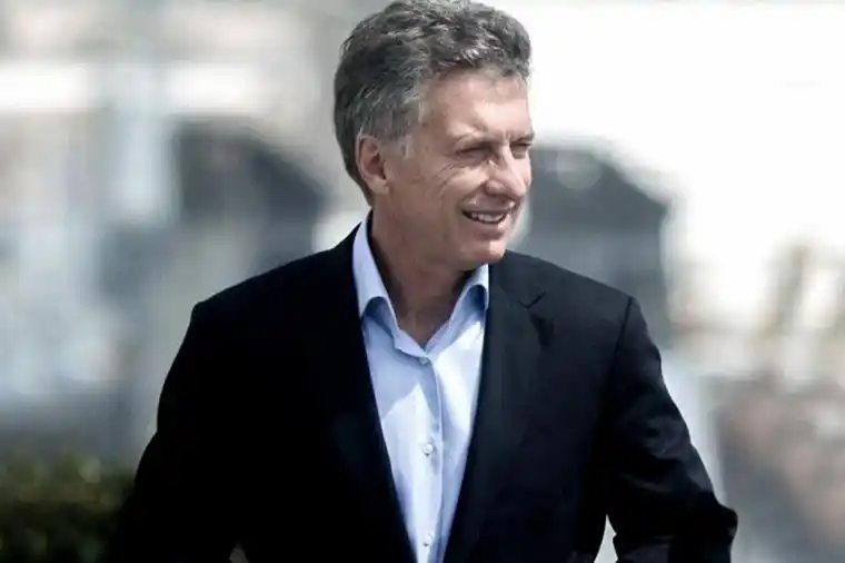 Macri inicia gira por Qatar y China
