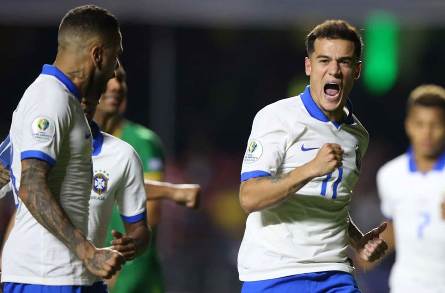 Brasil venció sin despeinarse en el debut ante Bolivia