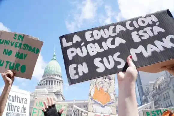 El Gobierno otorgó un aumento del 7,5 % a los docentes universitarios