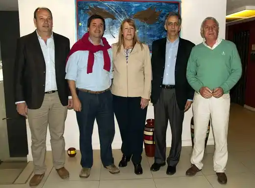 Stolbizer visitó la ciudad: firmó un compromiso por el medioambiente