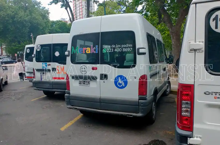 Continúa el acampe de transportistas de personas con discapacidad: "Nos abandonaron"