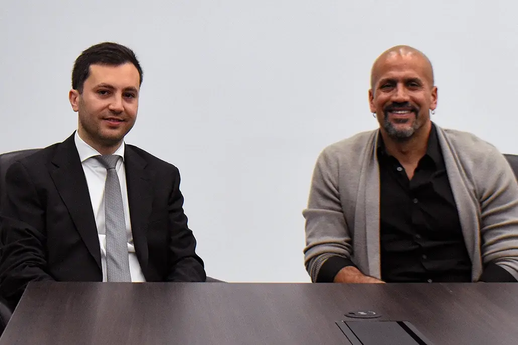 Stefano Di Carlo y Sebastián Verón juntos en la organización de una mesa de trabajo para el desarrollo del fútbol argentino.