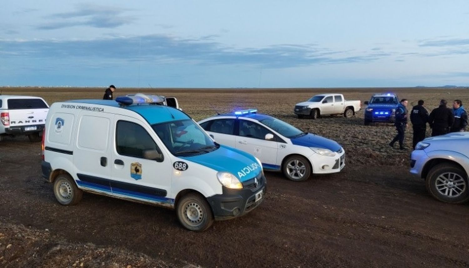 El cuerpo fue hallado semienterrado en el barrio Ayres Argentinos.