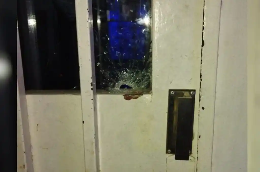 Villa Gobernador Gálvez: atacaron a balazos la Municipalidad