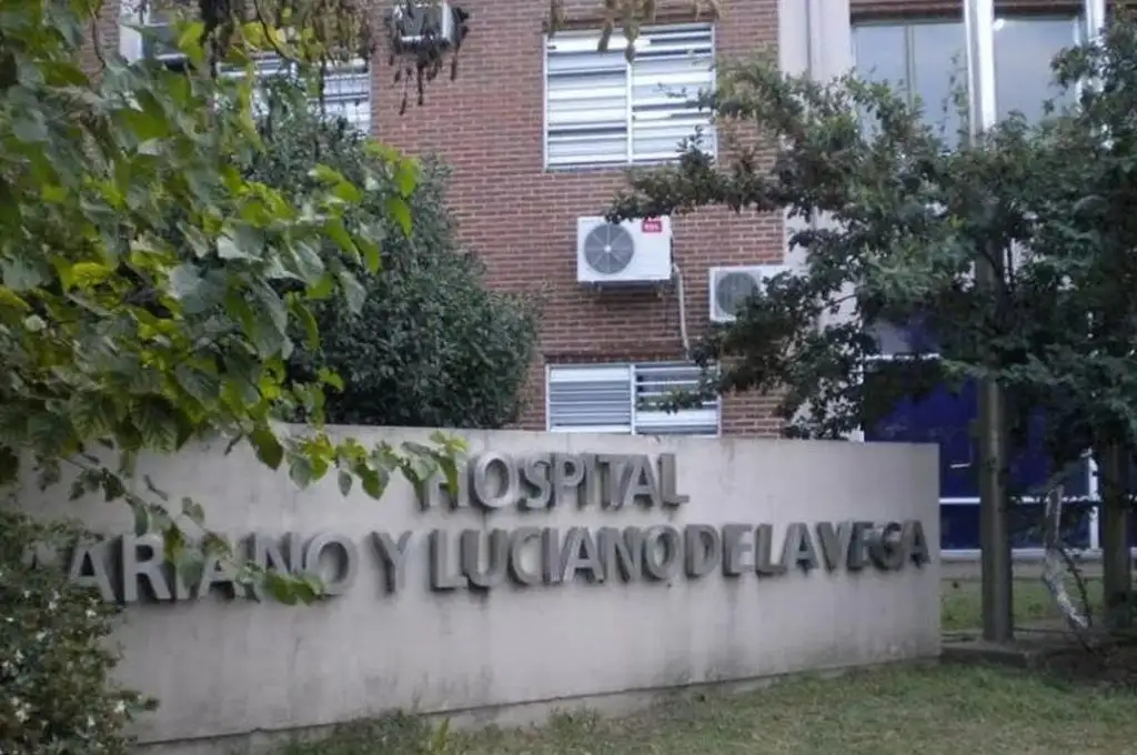 Tanto los agresores como el hombre agredido huyeron, y el joven debió ser trasladado a un hospital.