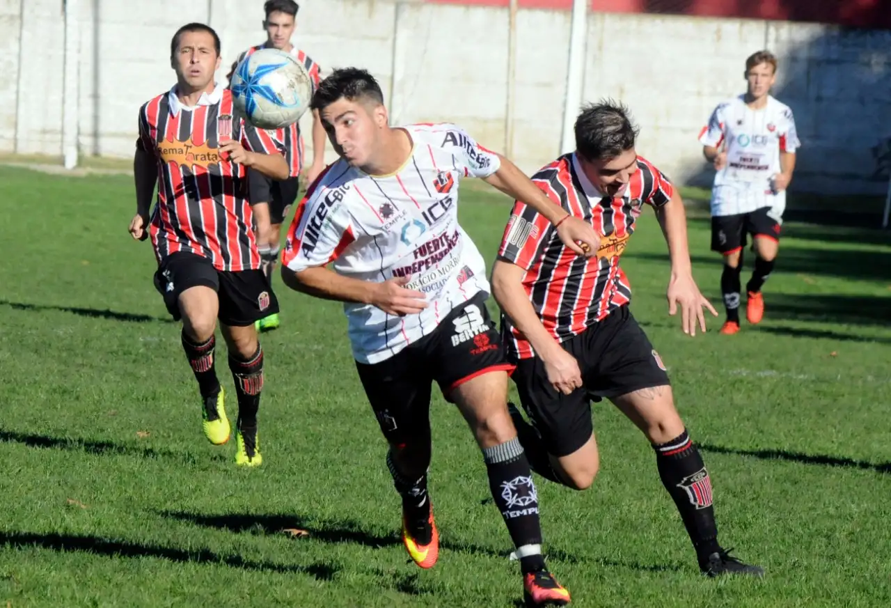 Franceschetti, al ataque en un partido entre Independiente y Defensores de Ayacucho.