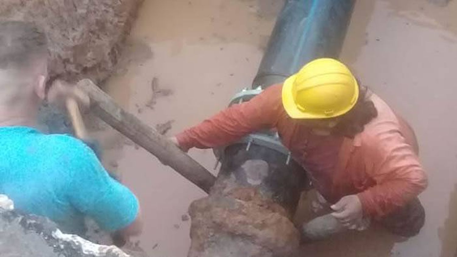 EDOS: obras de  empalme de la red de agua en Victorino Simón y Garat