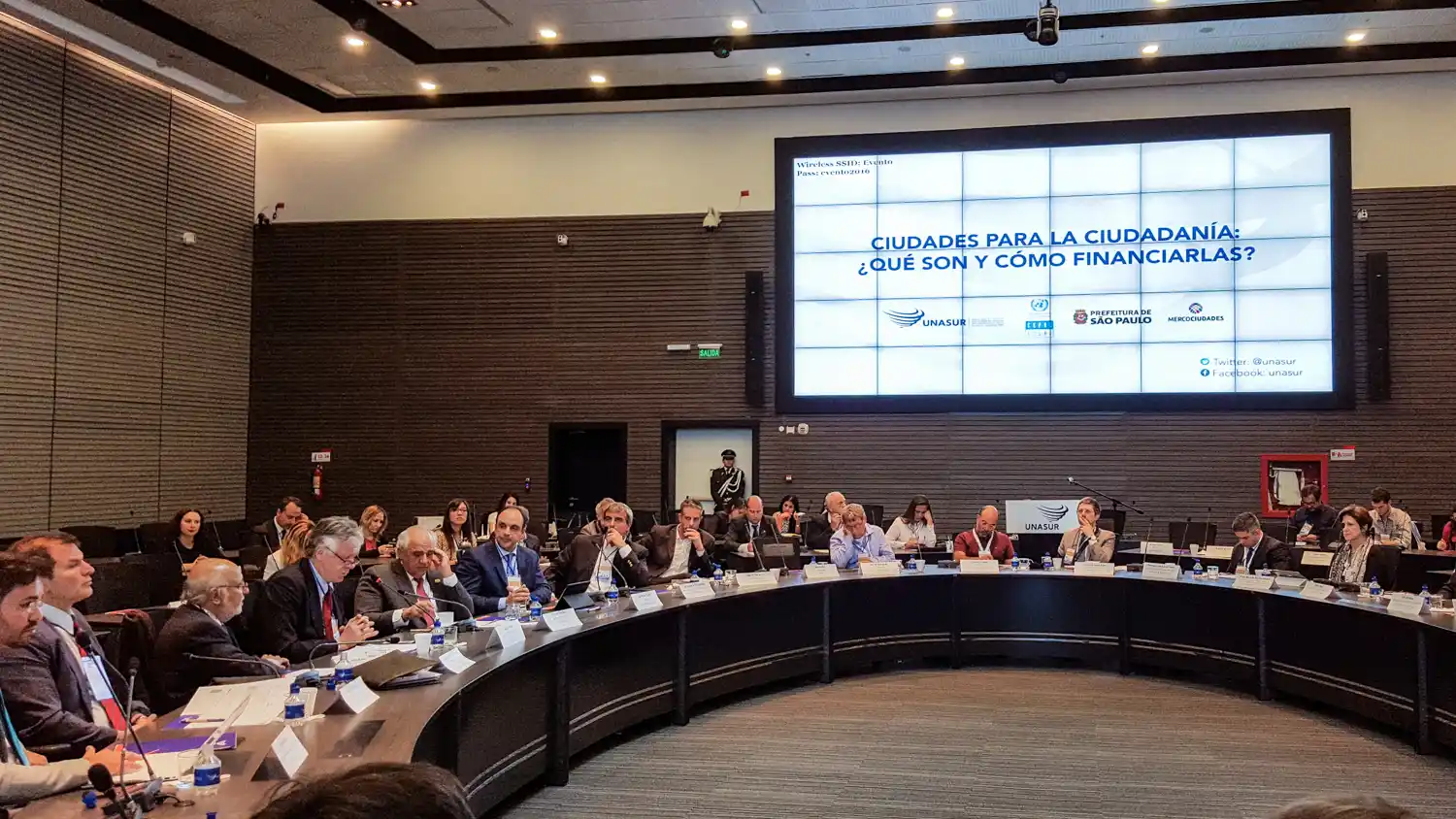 Corral: “Los gobiernos deben estar en las mesas globales de discusión”