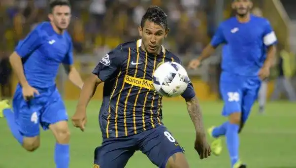 Genoa se metió en la pelea por Montoya