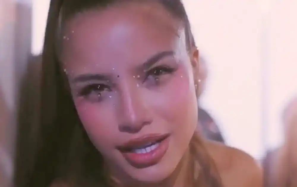 Captura del video de Emilia Mernes que desató la polémica.