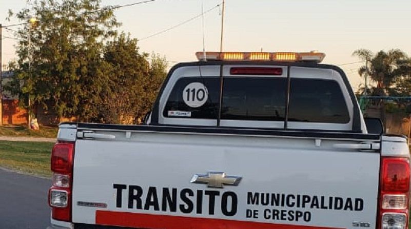 Ciclista embistió un utilitario