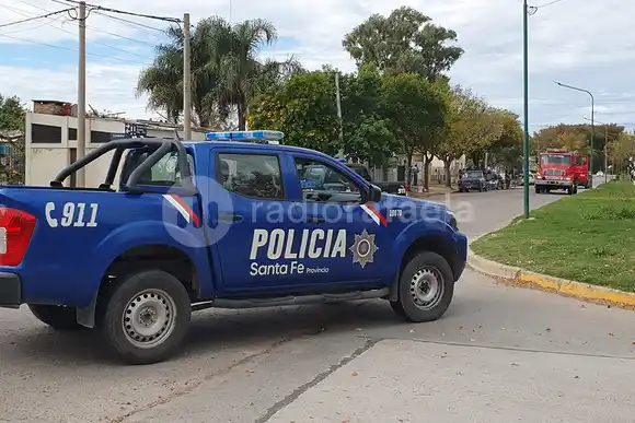 Atacó a “cascotazos” a su vecina y le rompió un pizarrón: lo aprehendieron