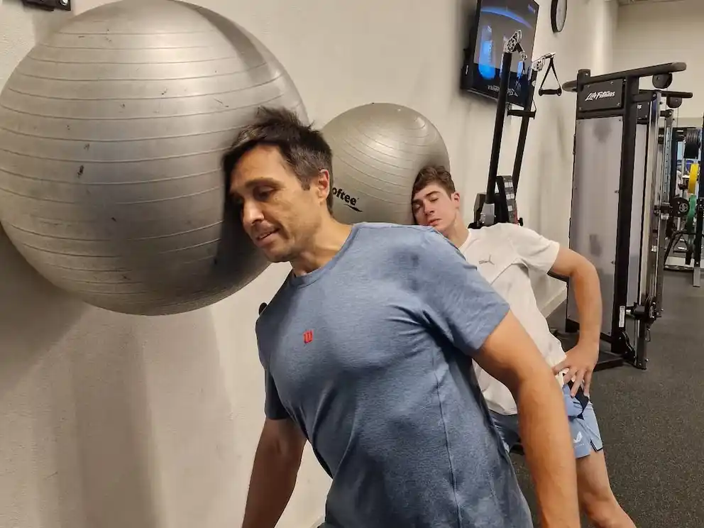 Los trabajos del entrenador Belasteguín con Colapinto.Foto: @francolapinto