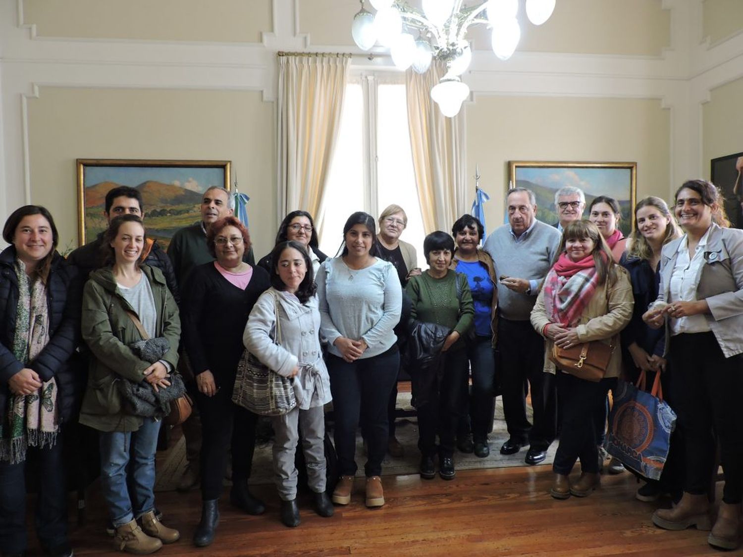 El Intendente recibió a un grupo de  emprendedoras del barrio La Movediza 