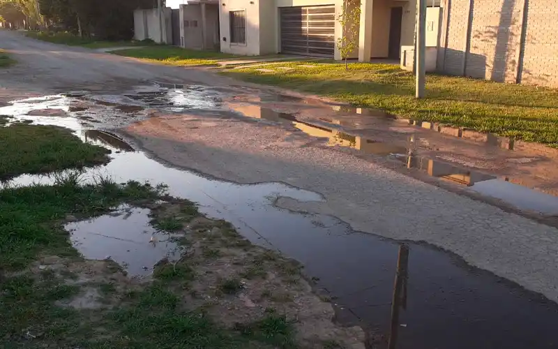 Se rompió un caño de agua en Ricardo Rojas al 1700