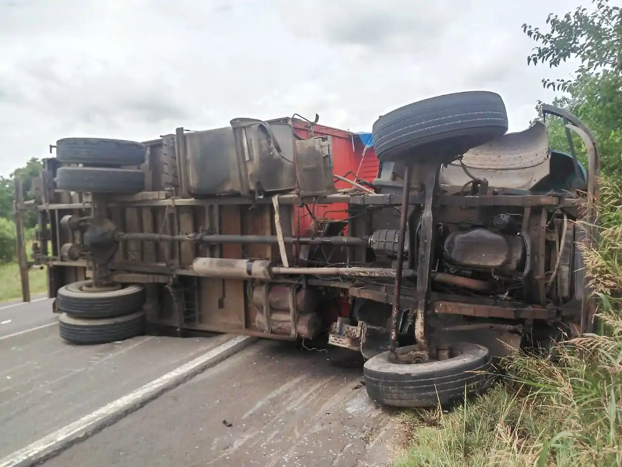 Despiste y Volcamiento de Camión en la Ruta Provincial N° 26