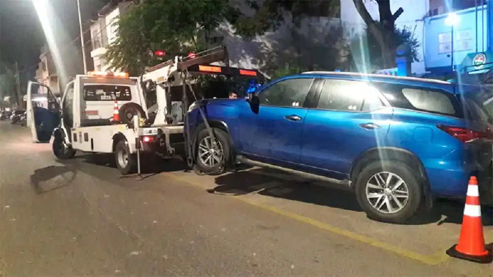 Una mujer se opuso al test de alcoholemia y atacó a golpes a policías e inspectores