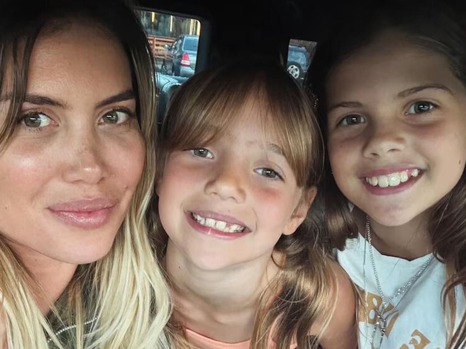 La primera salida de Wanda Nara con sus hijas: tarde de cine y pochoclos en familia