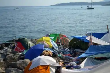 Francia rechazó y devolvió otra vez a migrantes