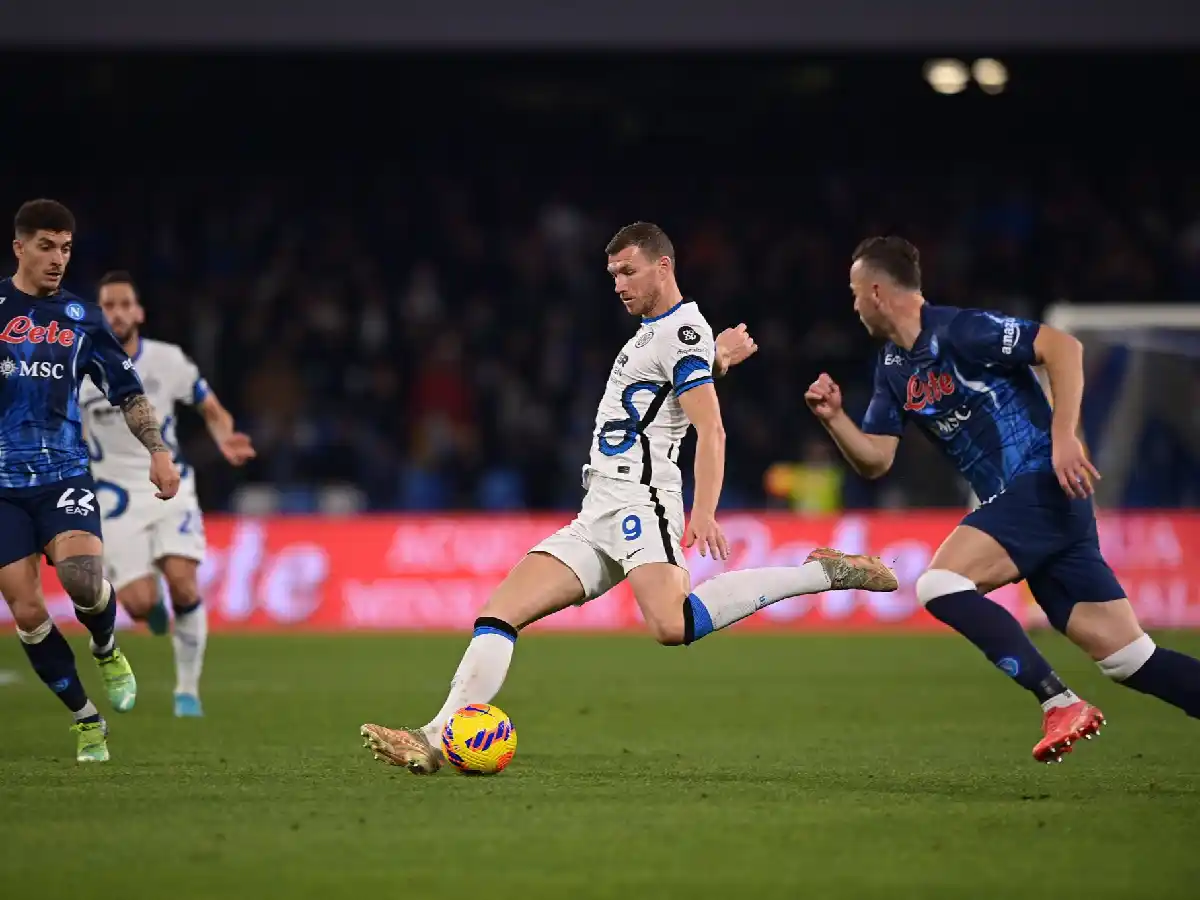 Inter empató con Napoli y mantuvo el liderazgo