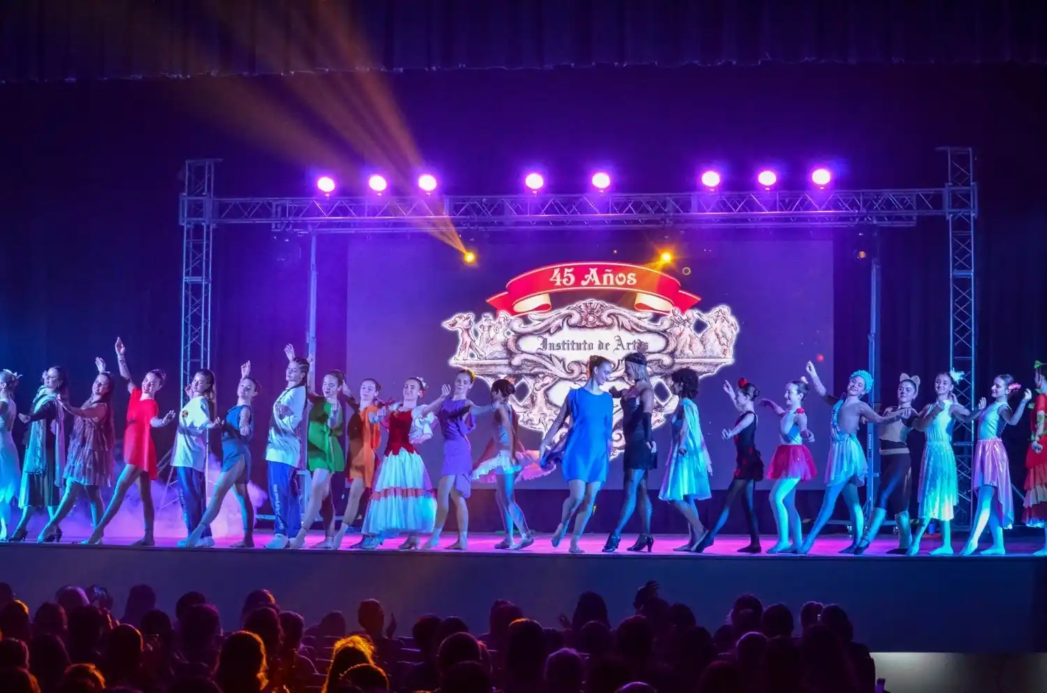 Doble celebración del instituto de artes en el cultural con “Melodías Maravillosas”