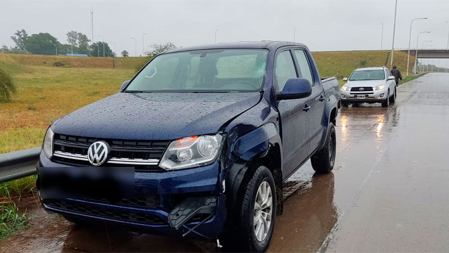 Camioneta se despistó en la ruta 14 y cruzó de carril