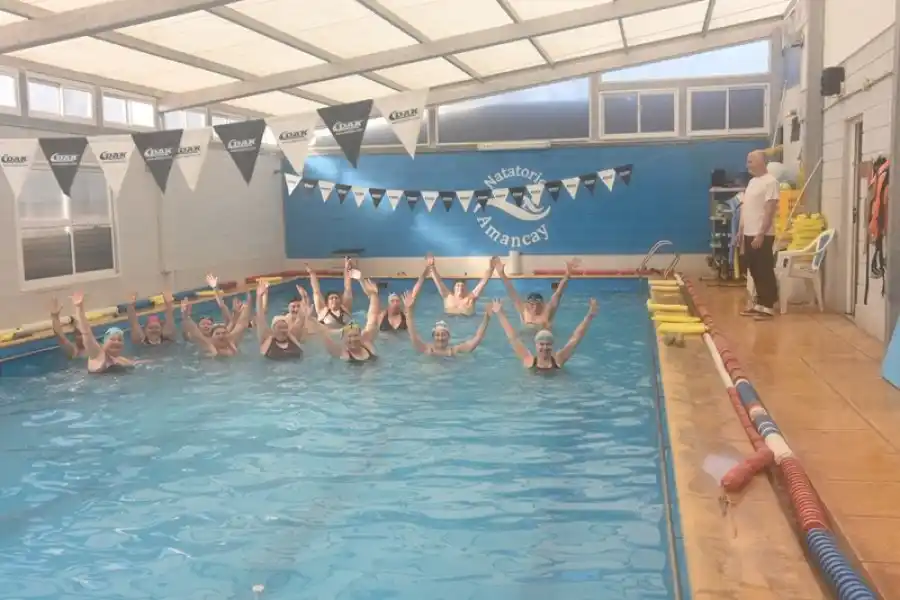 "Natación para adultos mayores": un programa integral