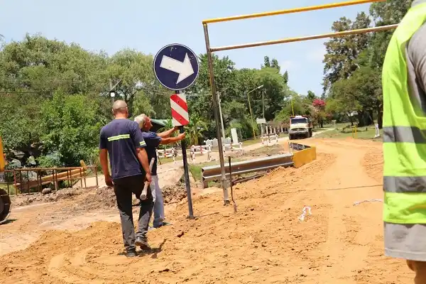 Un limitador de altura detuvo a los bomberos en el Camino de la Costa