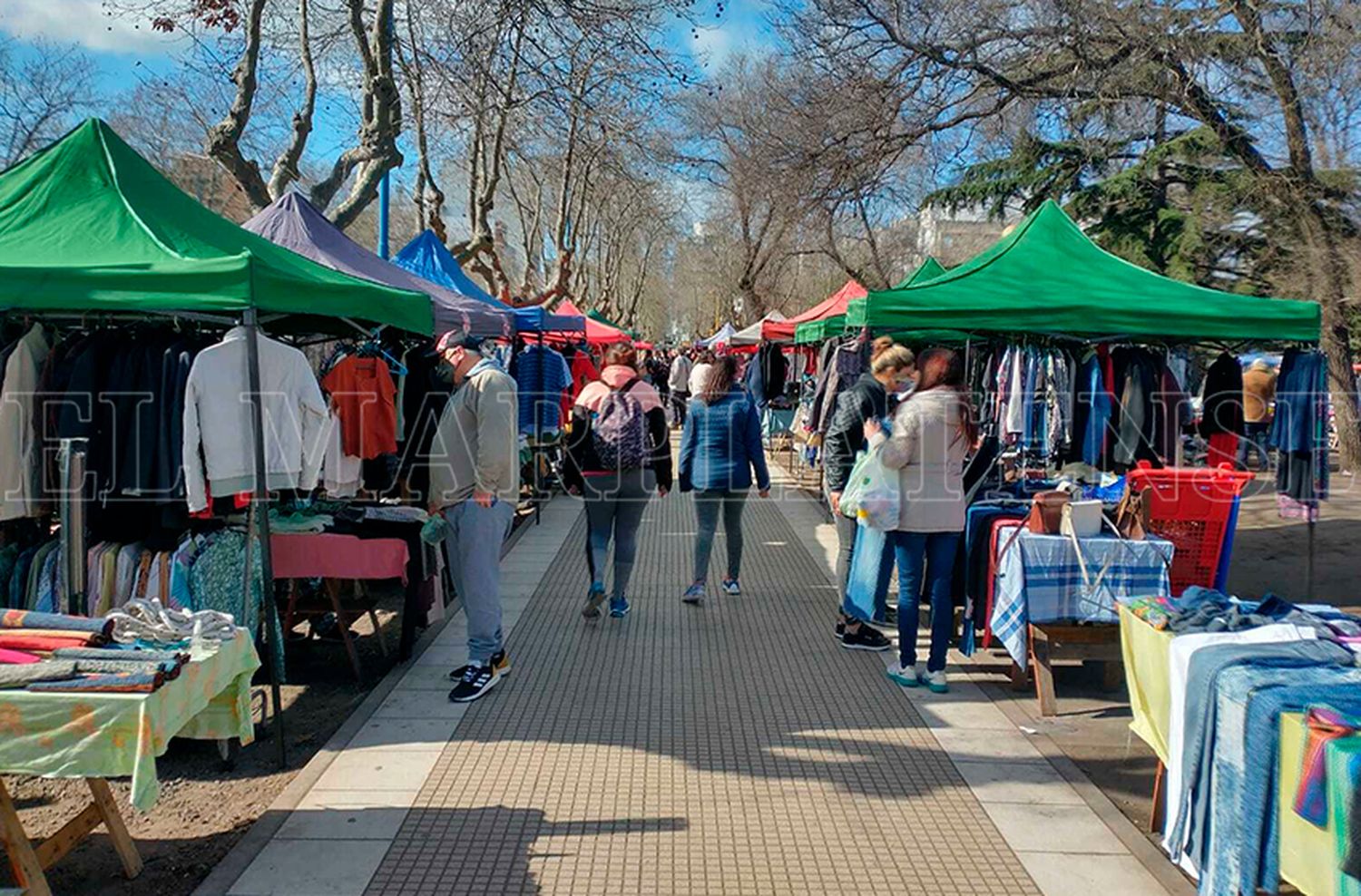 El subsecretario de Inspección General pidió a los feriantes que se organicen en comisión.