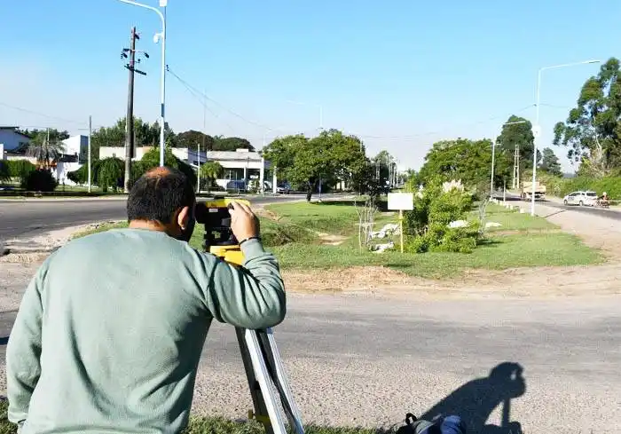 Obras de reparación en la rotonda de Villa Adela 