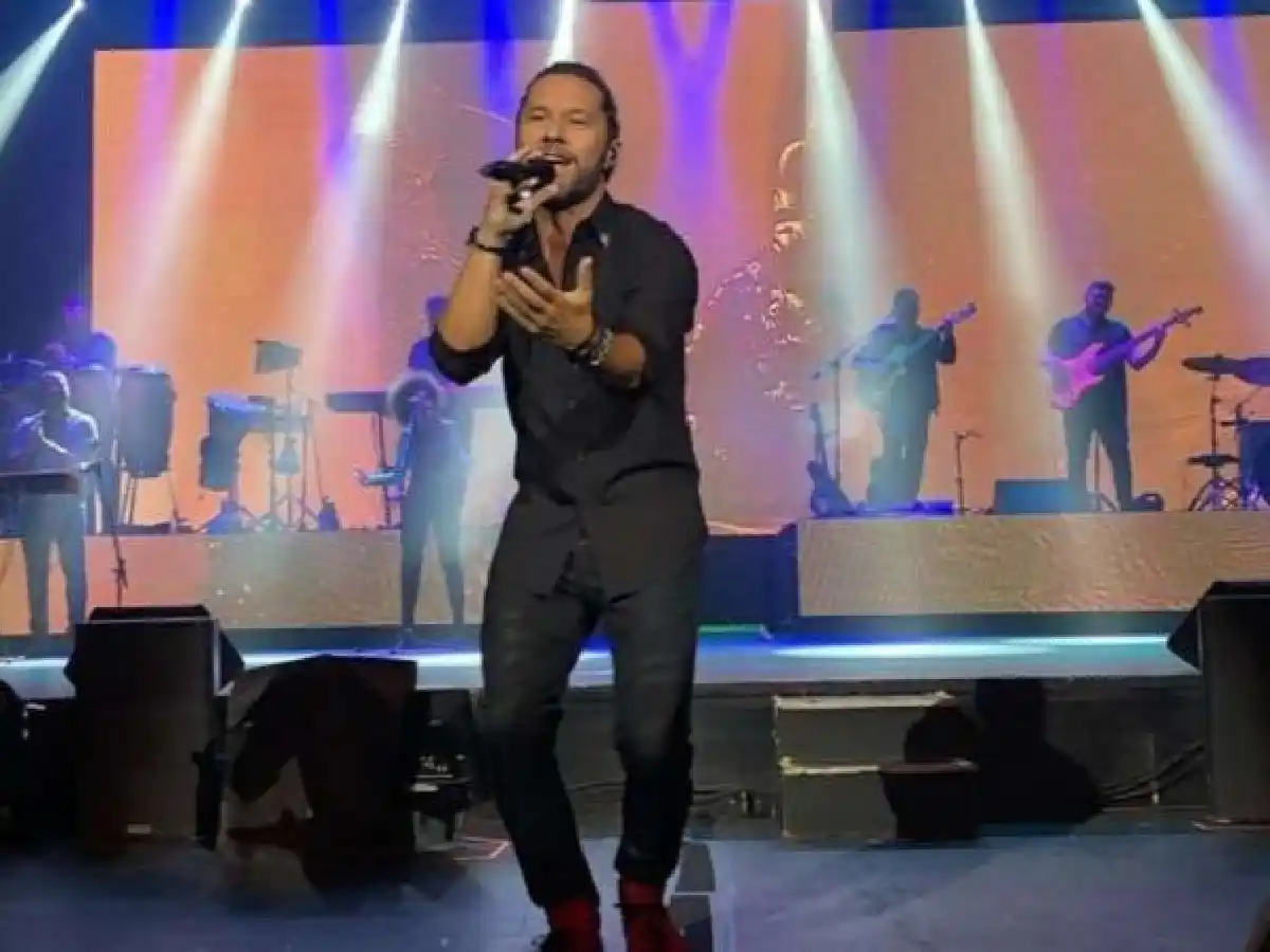 Susto en un show de Diego Torres: se incendió el escenario