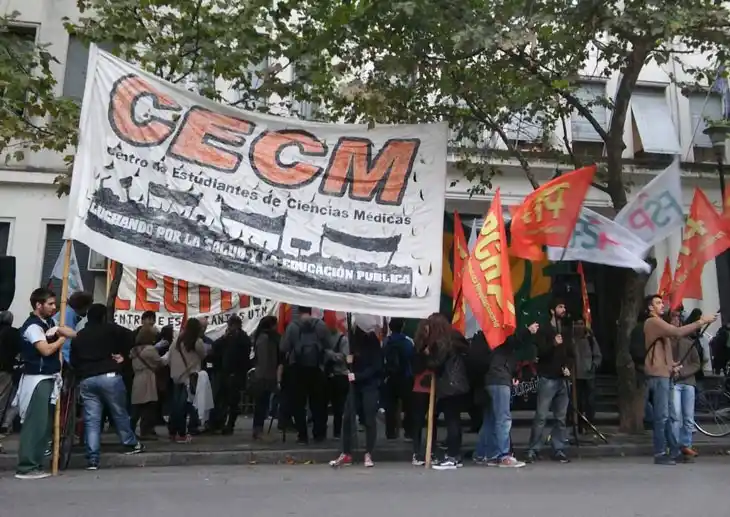 Concentración frente a la sede de la EPE por aumento de tarifas