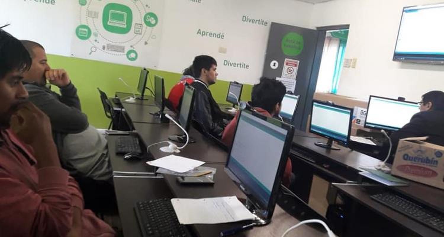 Dictan talleres gratuitos de informática en el CIC: Word, Excel, robótica e impresión 3D