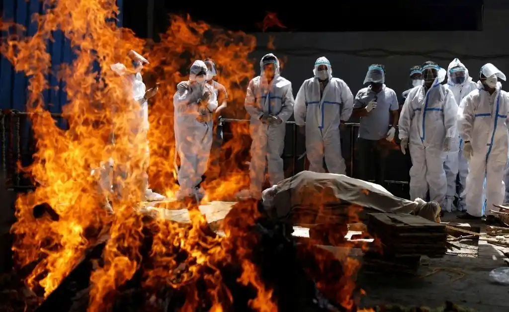 India registra un récord de más de 4.000 muertos por covid en 24 horas
