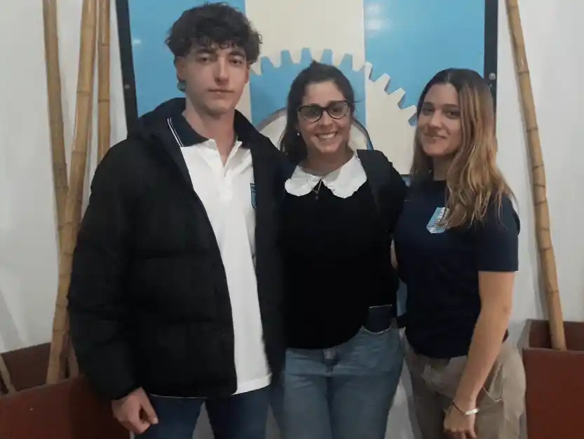 Violeta y Emiliano clasificaron para el XX Concurso de Literatura y Matemática