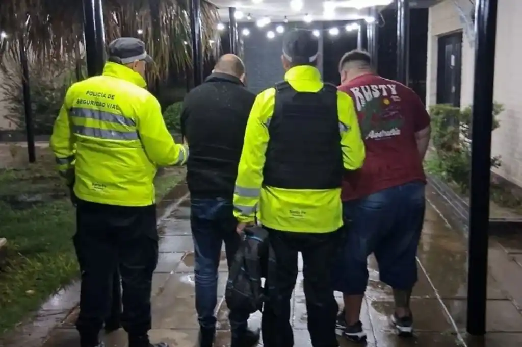 Los uniformados interceptaron as camionetas que tenían documentación "trucha".