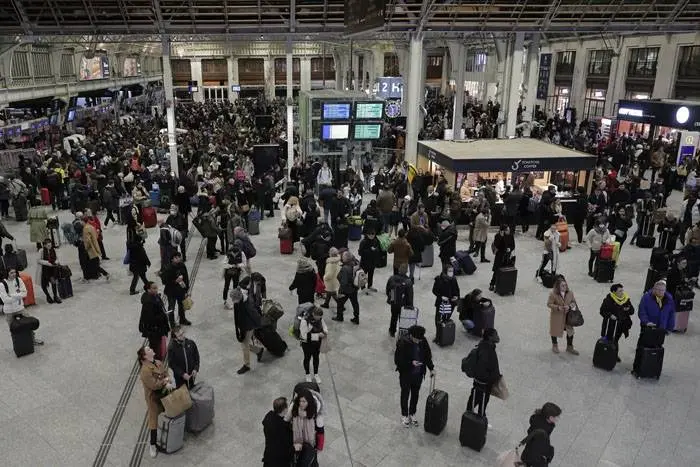 Las huelgas de transporte complican la Navidad de miles de viajeros