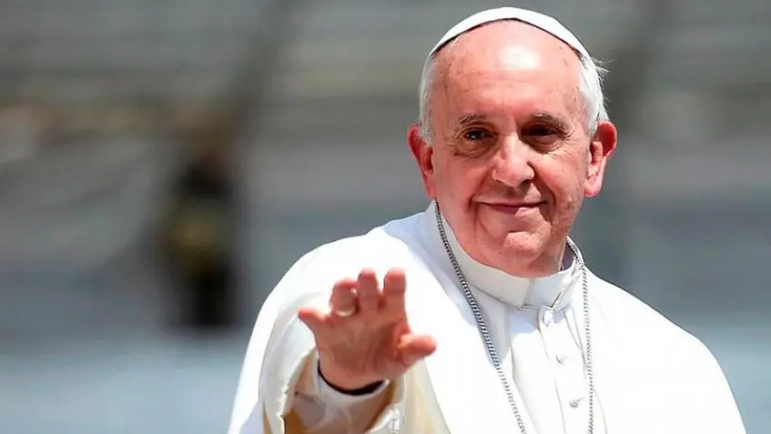 Papa Francisco deja de saludar a sus fieles para evitar contagios por COVID-19