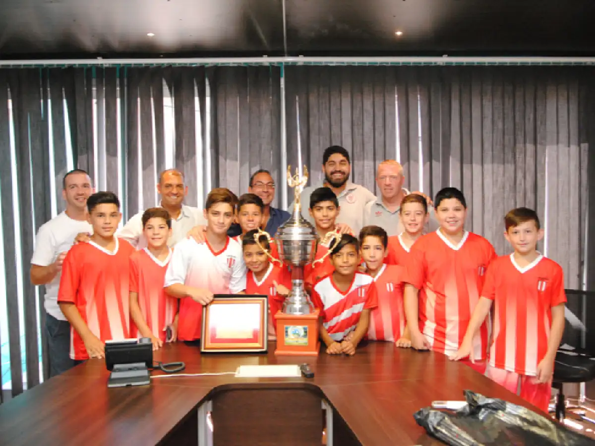 Reconocimiento al Club 2 de Abril