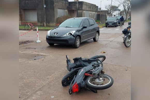 Una menor de edad fue hospitalizada tras un choque en moto en una localidad de la región