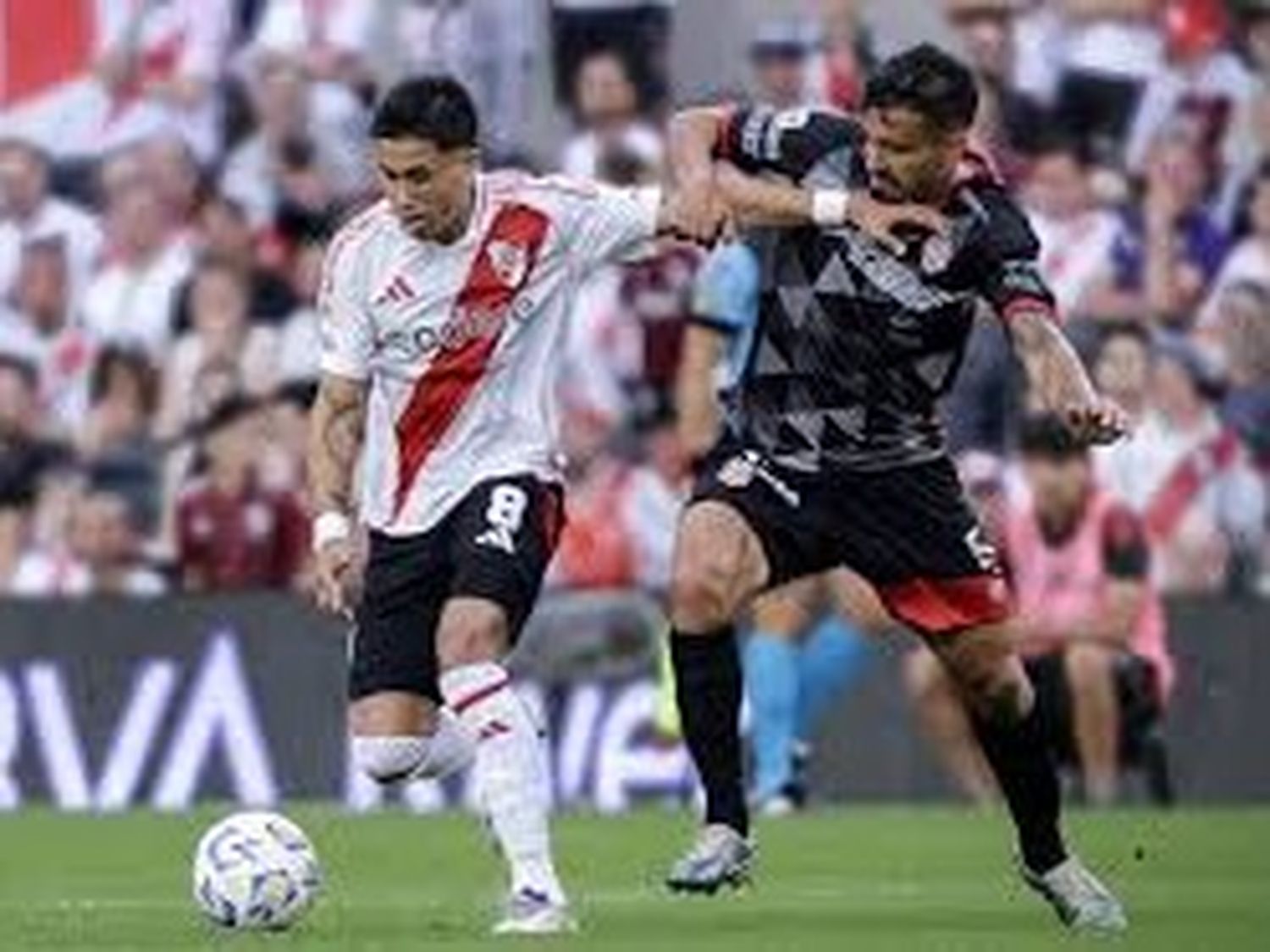 River quiere seguir de racha y recibe a Barracas en el Monumental