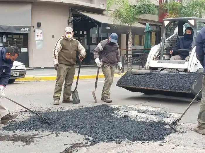 Se intensifican las obras de  bacheo en la ciudad