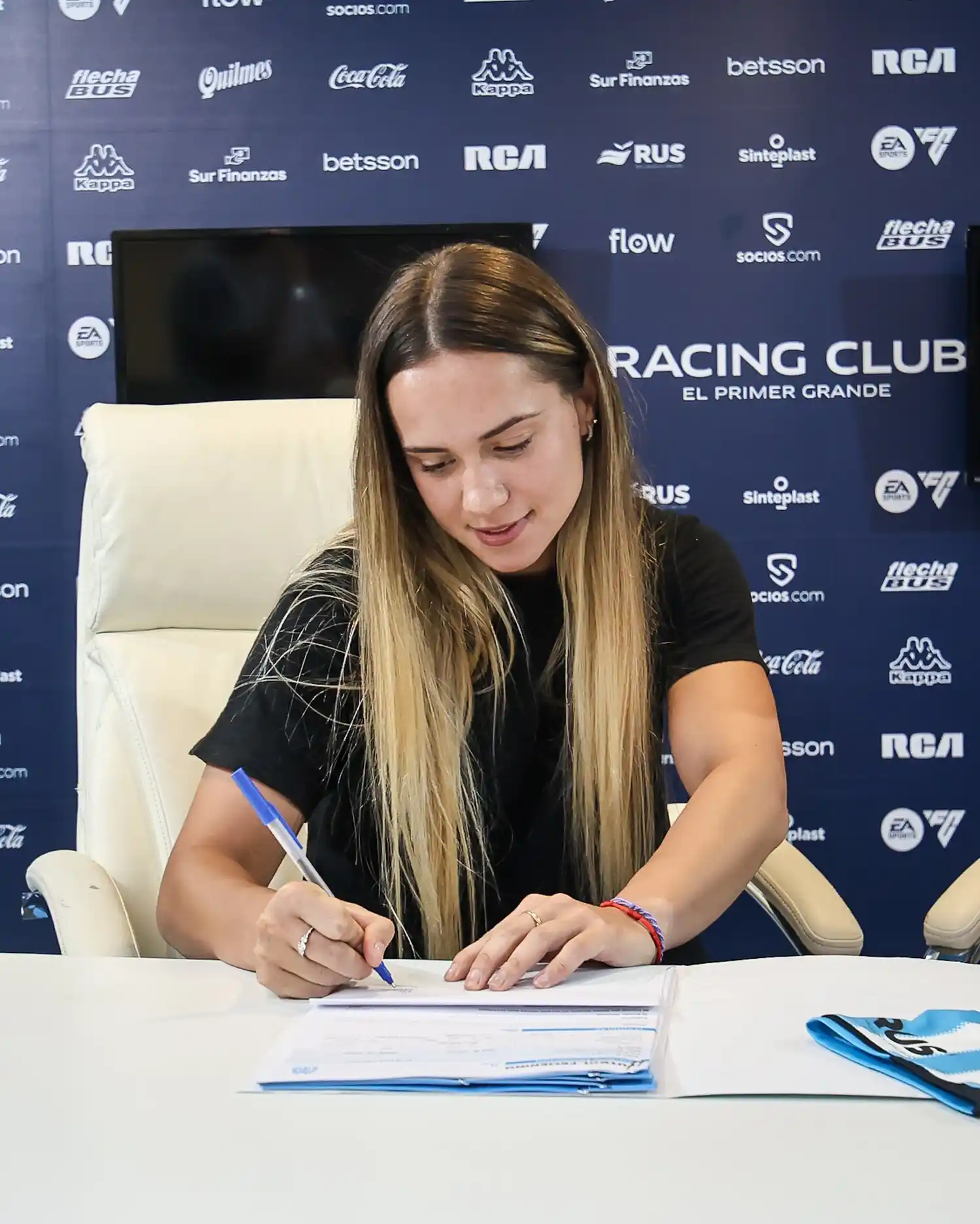 Agostina Holzheier renueva contrato con Racing