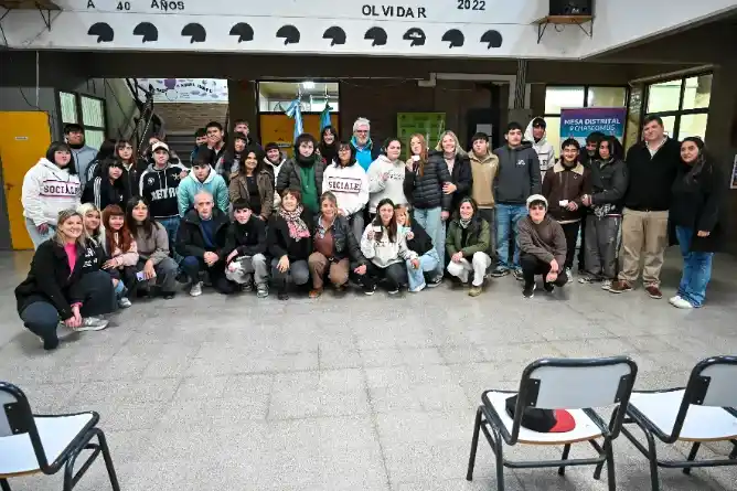 Cerca de 50 estudiantes secundarios recibieron sus carnets de manipulación de alimentos
