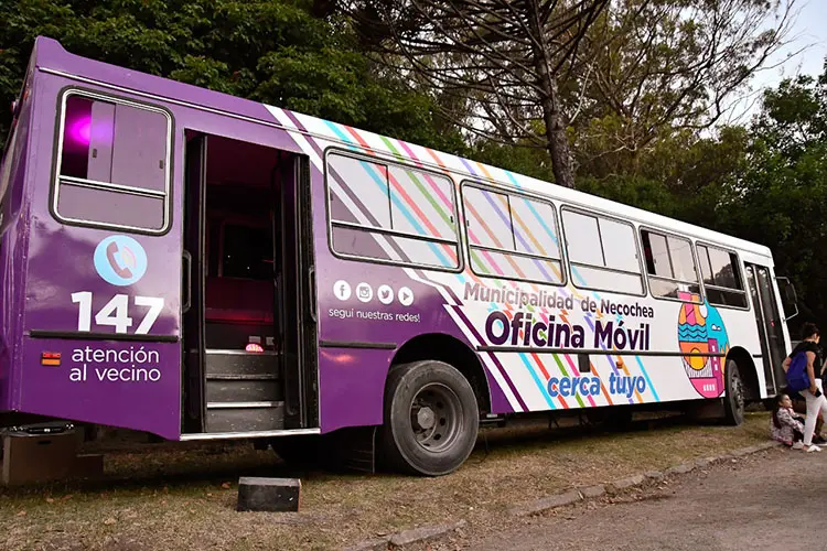 El municipio sale con una oficina móvil a los barrios
