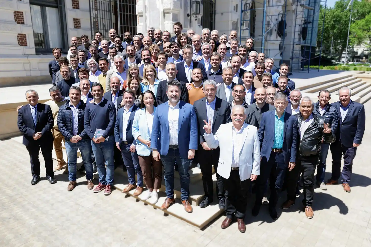 Con la visita de Massa, Kicillof e intendentes se reunieron para seguir “de campaña”