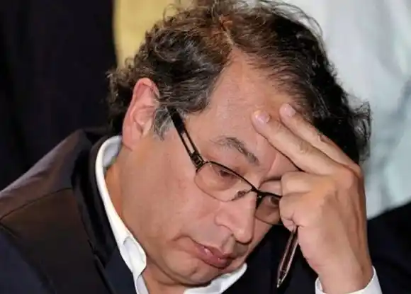 Tambalean los principales congresistas de Petro