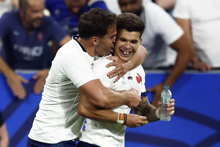 Francia derrotó a los All Blacks en el inició del Mundial
