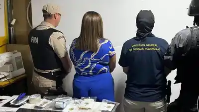 Allanaron un kiosco de drogas, incautaron cocaína y detuvieron a una mujer